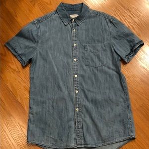 Short sleeve denim shirt